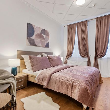 Appartamento Luxe Living At Old Town Center Bratislava Esterno foto