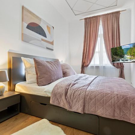 Appartamento Luxe Living At Old Town Center Bratislava Esterno foto