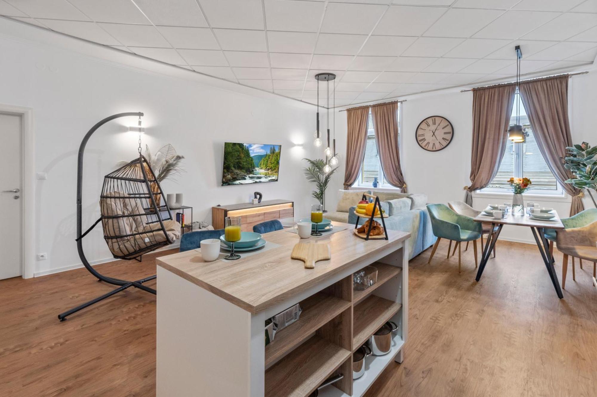 Appartamento Luxe Living At Old Town Center Bratislava Esterno foto